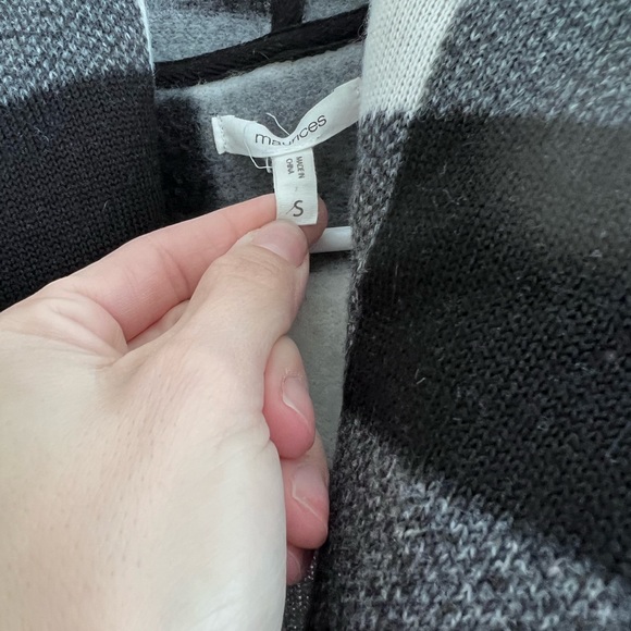 Buffalo plaid jacket with pockets. Inside fleece lining. - Picture 4 of 4